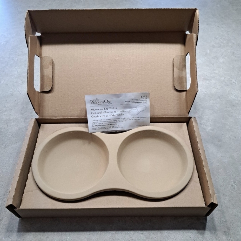 NEW Pampered Chef Microwave Egg Cooker - Stoneware